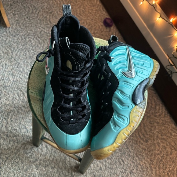 Black Bape size 7 
Blue Foamposite size 6.5y 
Black Foamposite size 6.5y - Picture 4 of 6